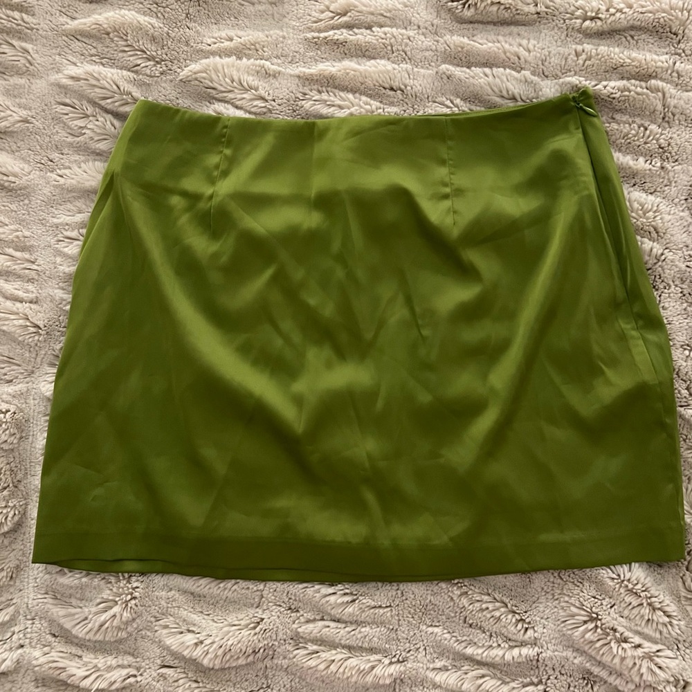 Daily Drills| Silky Mini Skirt | Olive | medium